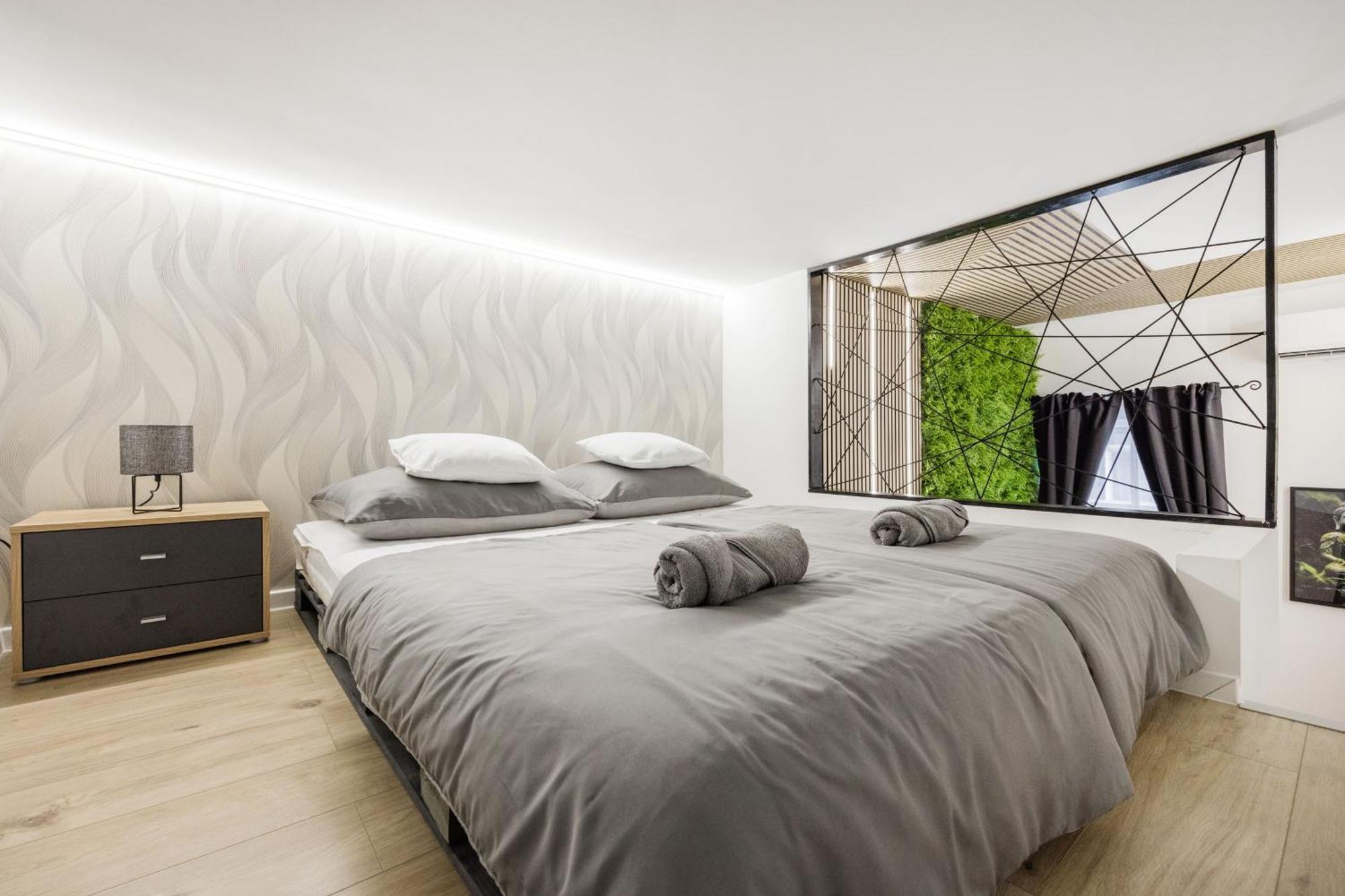 Modern Downtown Oasis Apartment *