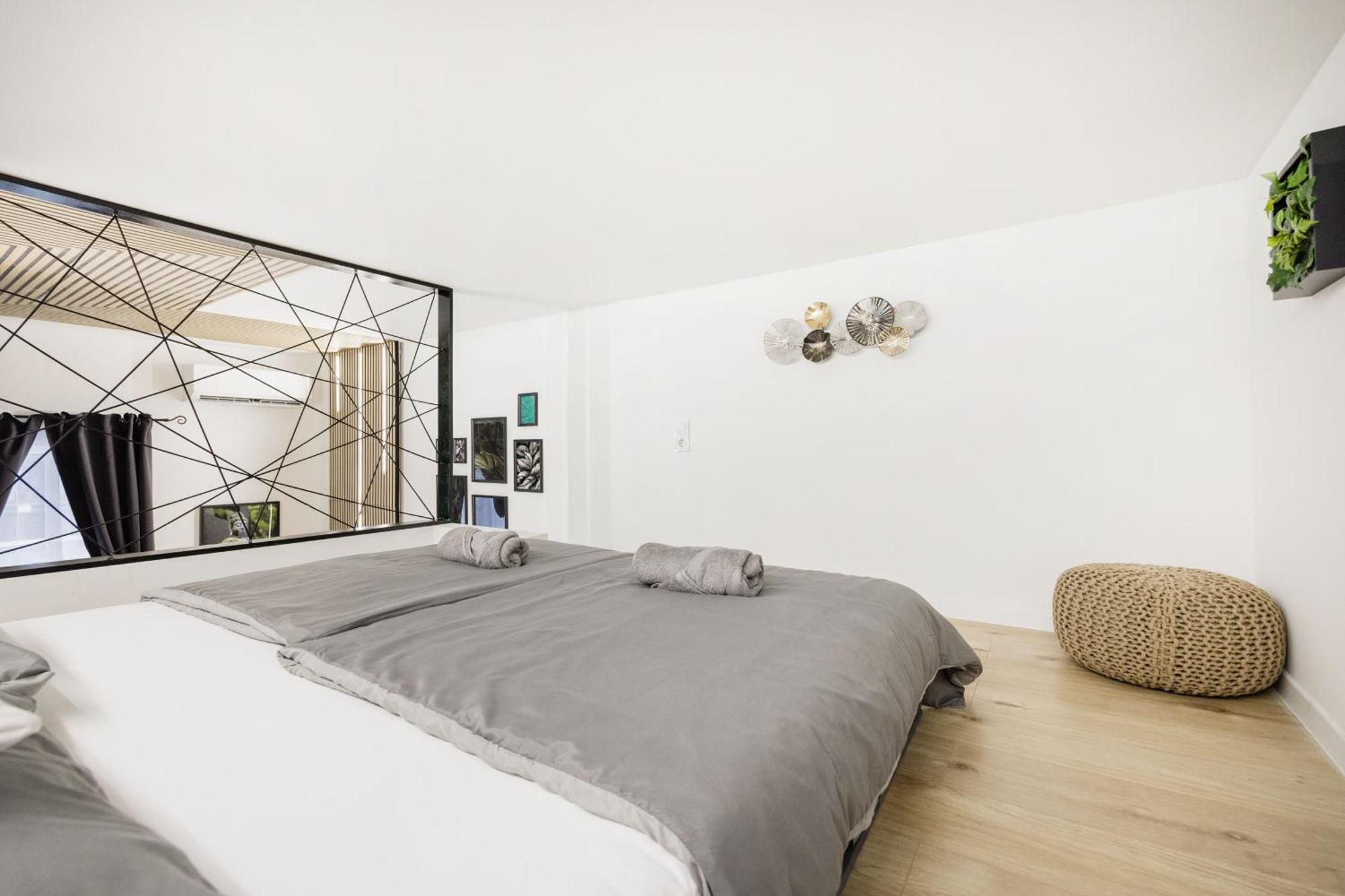 Modern Downtown Oasis Apartment Budapest